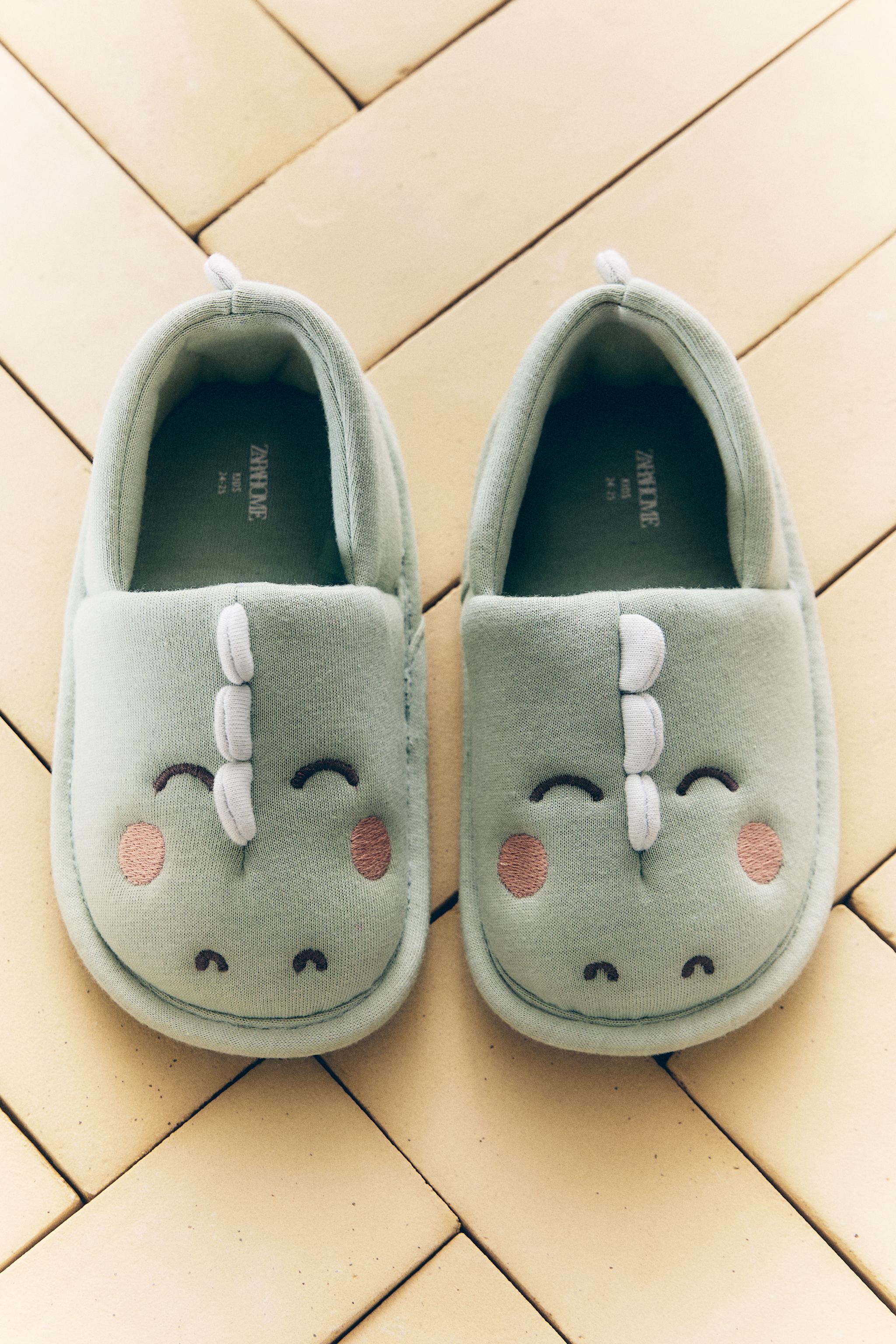 CHILDREN'S CROCODILE SLIPPERS